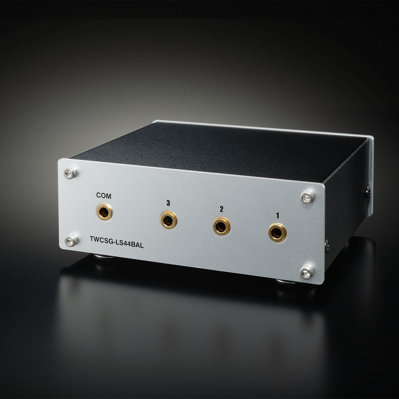 4.4 to 4.4 Balanced Line Selector